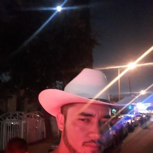 Meet your Posher, Cesar